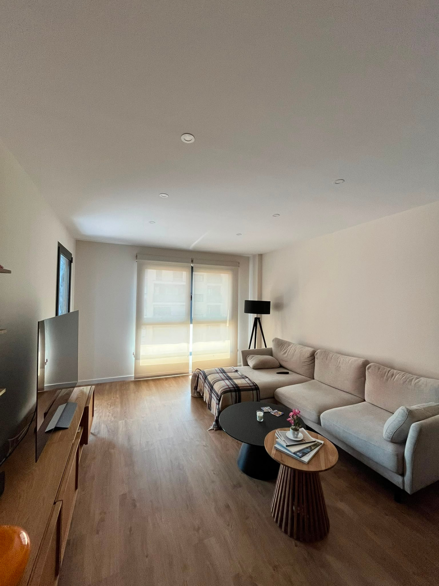 Salón pintado y renovado por SGO Services en Valencia