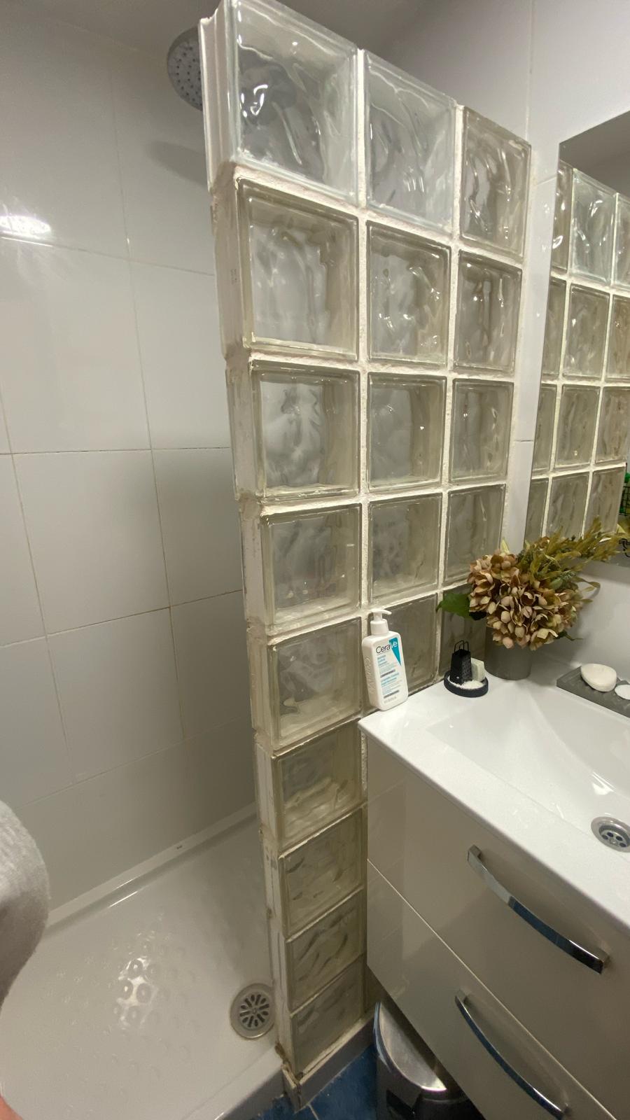 Cambio de bañera por plato de ducha en Valencia por SGO Services — estado inicial